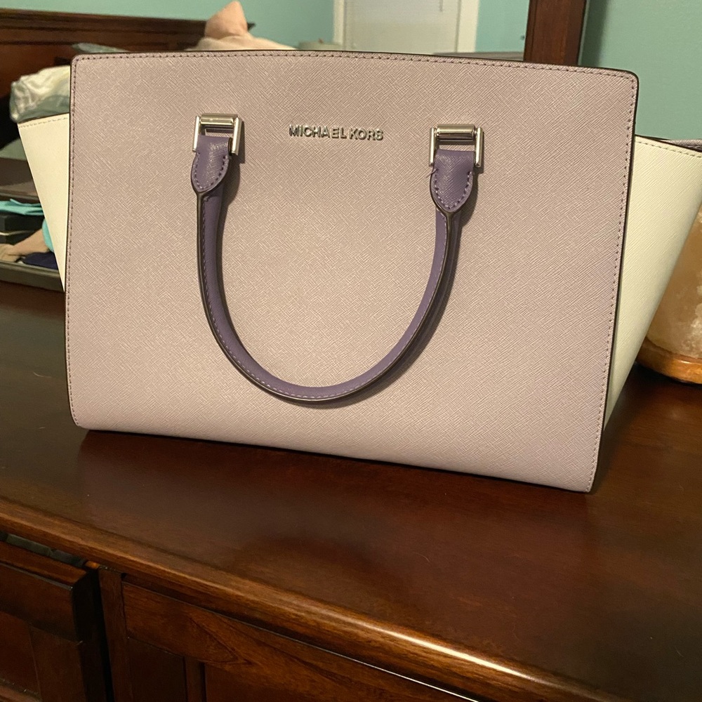 Authentic Micheal Kors (purple/white)